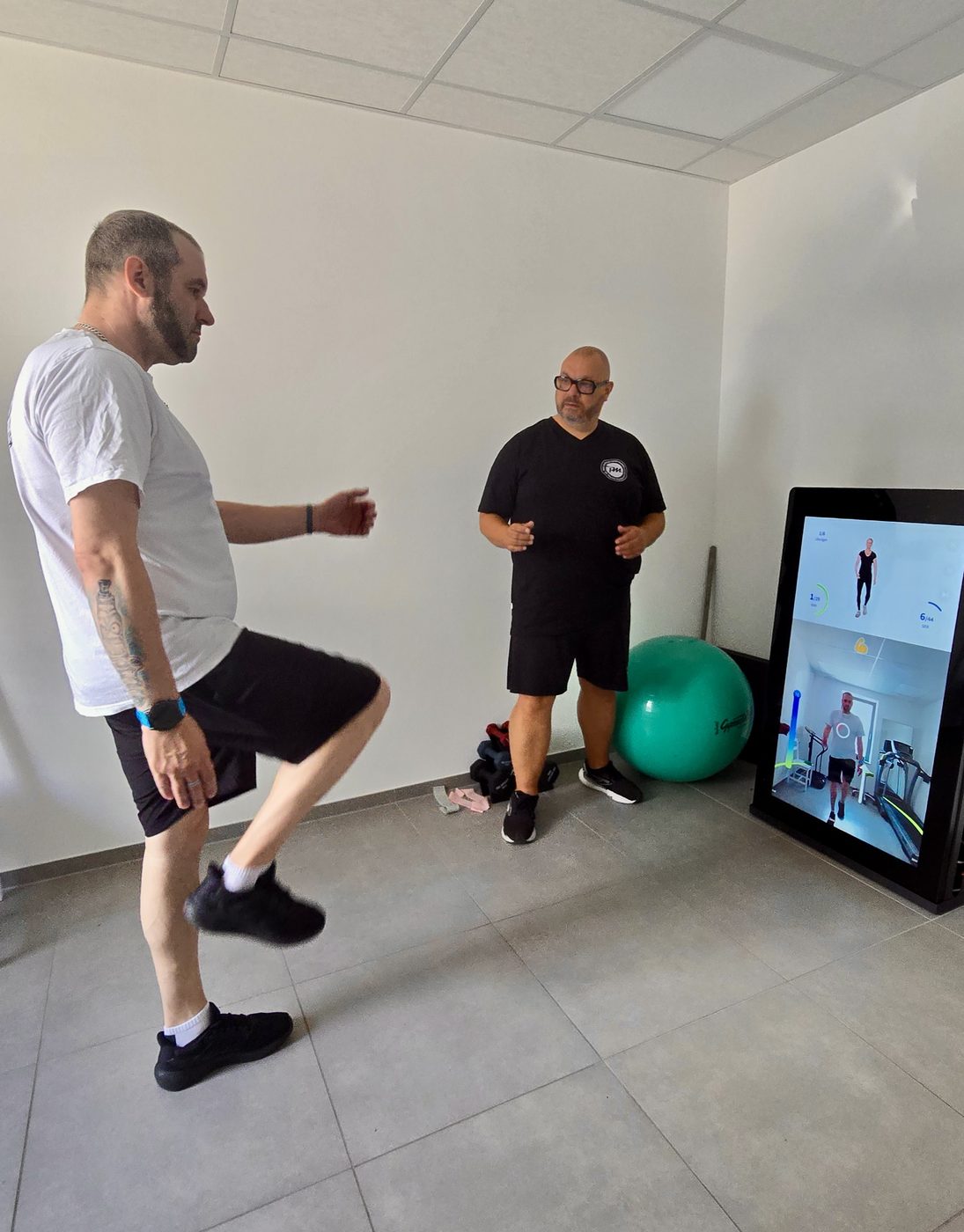 Patient beim Training an der Pixformance Station im Gesundheitszentrum Bellevue